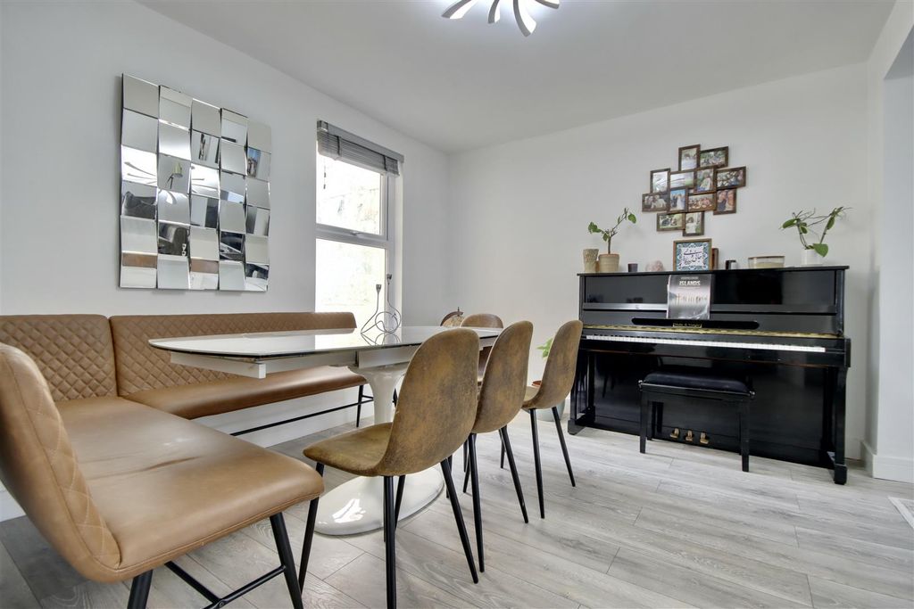 Property photo 3 of 13 01CD335F-56A6-4524-Bbad-Eda1A76725Ca_1_201_A.Jpeg