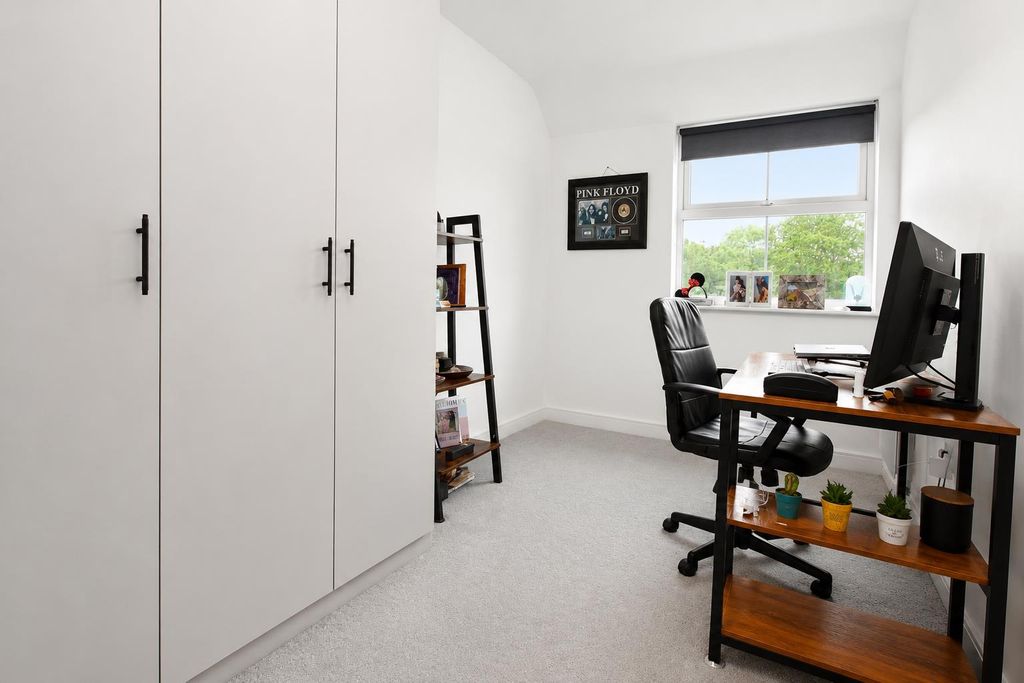 Additional image 8 of 2 bed flat for saleDryden House, Borehamwood WD6