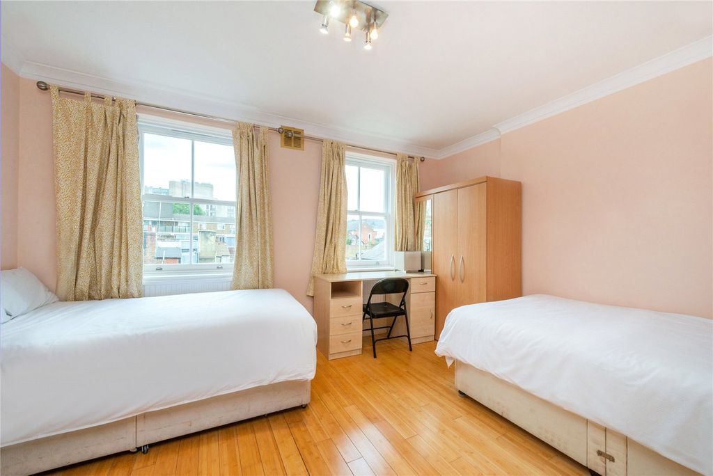 Property photo 3 of 15 Picture No. 02