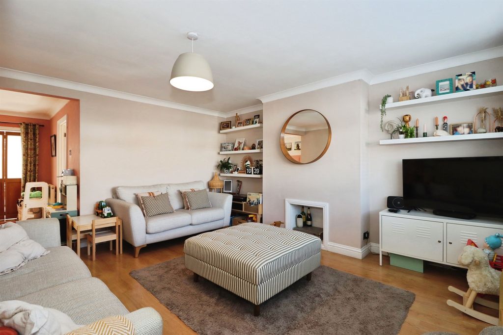 Property photo 2 of 17