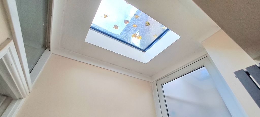 Property photo 2 of 14 Skylight Feature