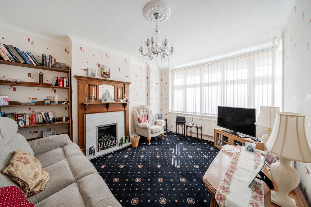Property photo 2 of 15 1516789-14-6Aa15A...