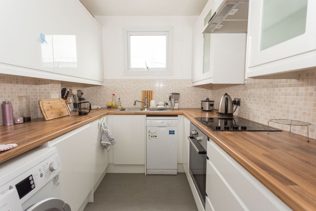 Property photo 1 of 16 Photo 9