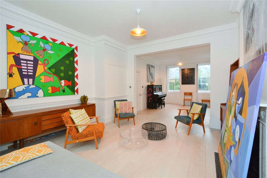 Property photo 2 of 21