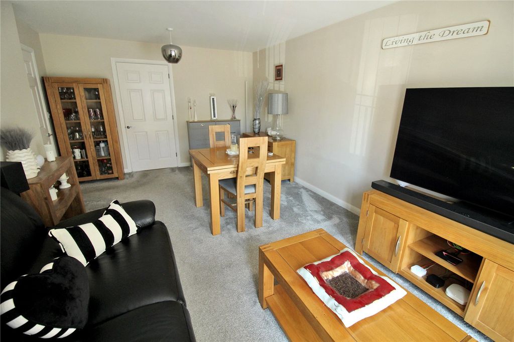 Property photo 3 of 18 Picture No. 02