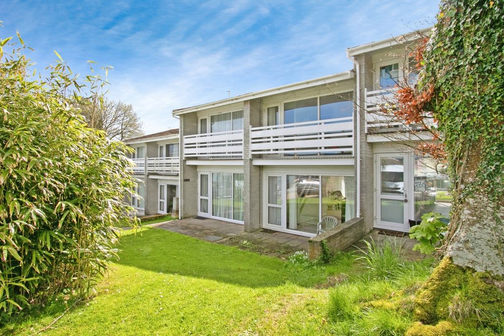 Property photo 1 of 17 21 Manor Villas