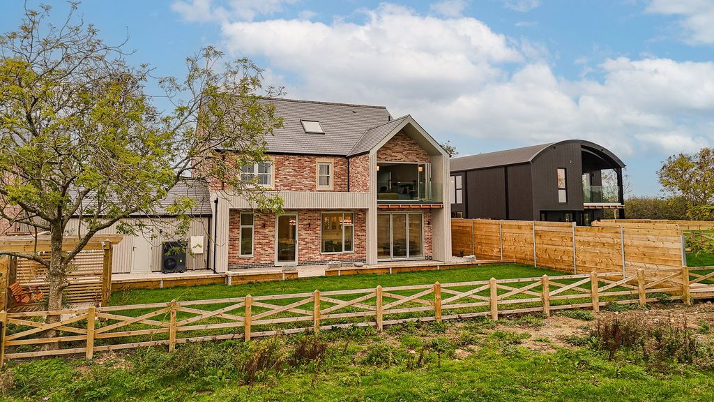 Property photo 2 of 55