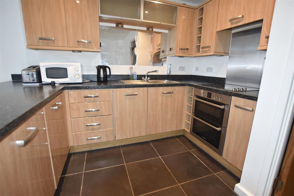Property photo 1 of 9 Kitchen