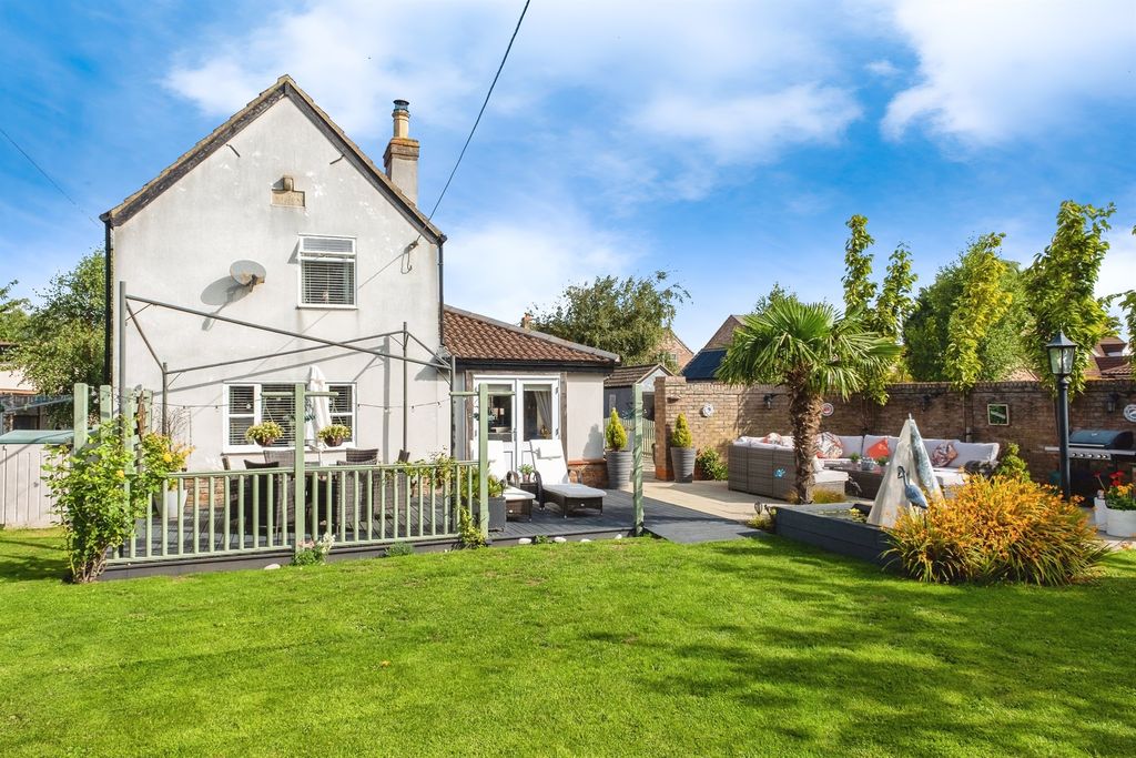 Property photo 3 of 33