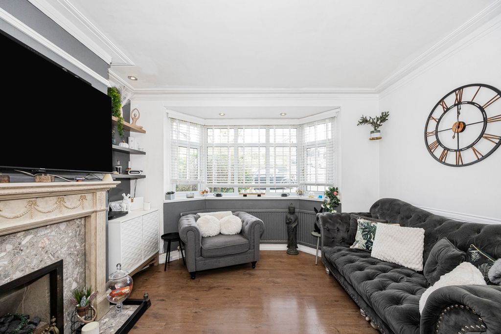 Property photo 3 of 25