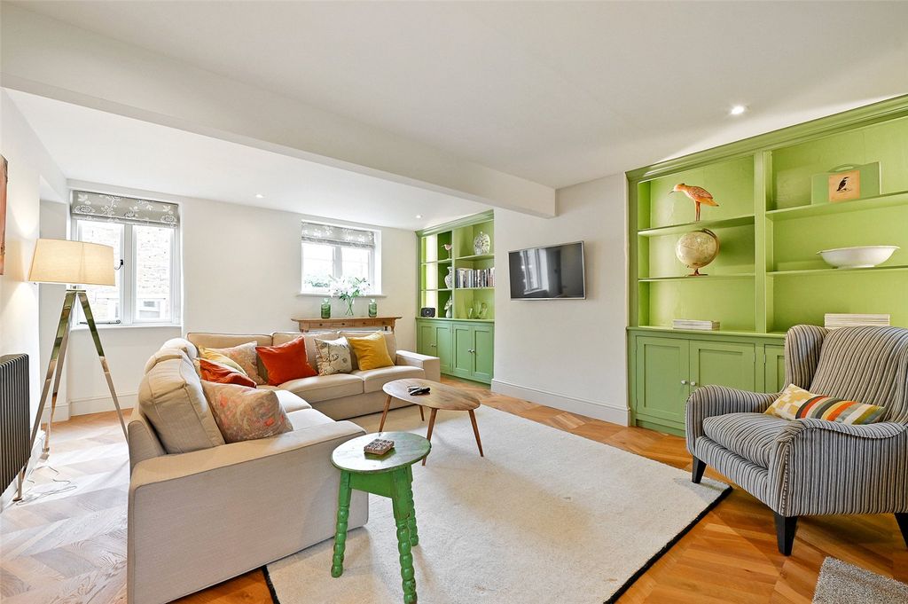 Property photo 2 of 14 Sitting Room