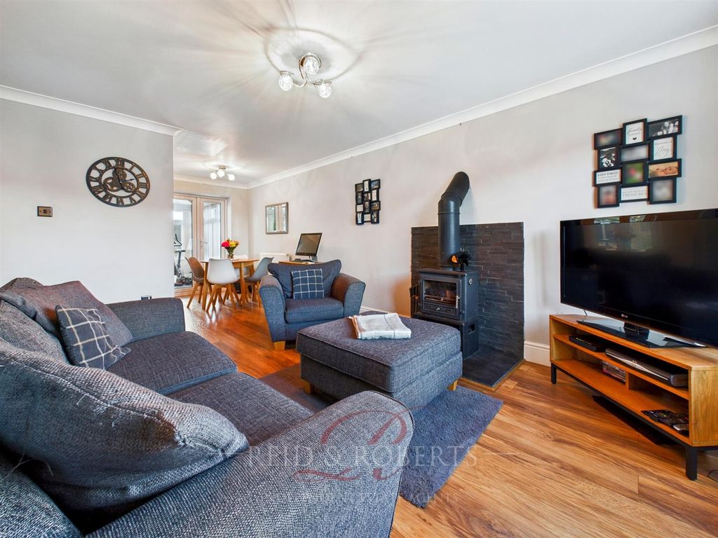 Property photo 2 of 26 Cam04884G0-Pr0102-Still019.Jpg