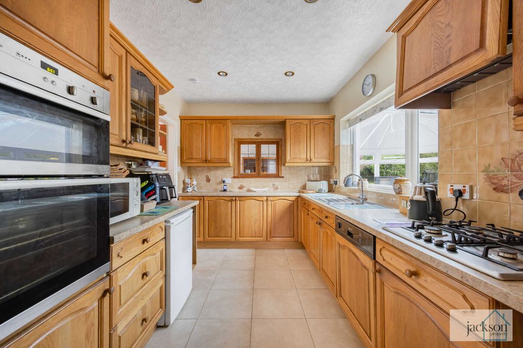 Property photo 3 of 26 4_80314_Watermarked