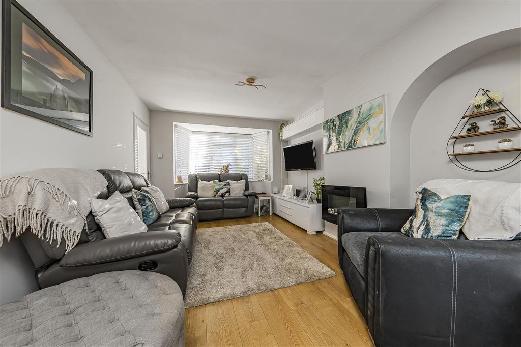 Property photo 3 of 14 Photo Nov 21 2025, 10 16 59 Am.Jpg