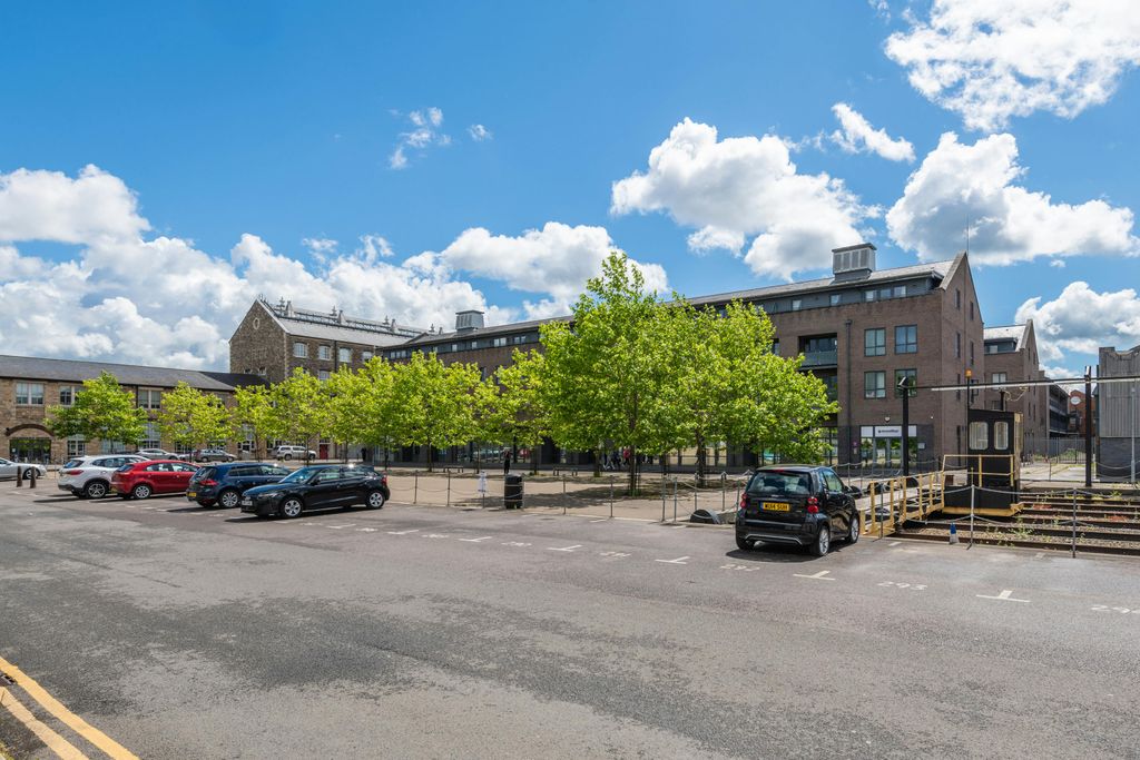 Property photo 3 of 11 Priam House Swindon32.Jpg