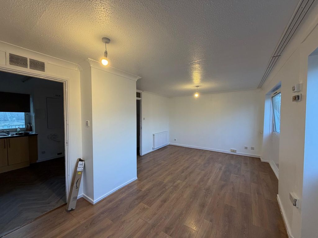 Property photo 1 of 19 Photo 2