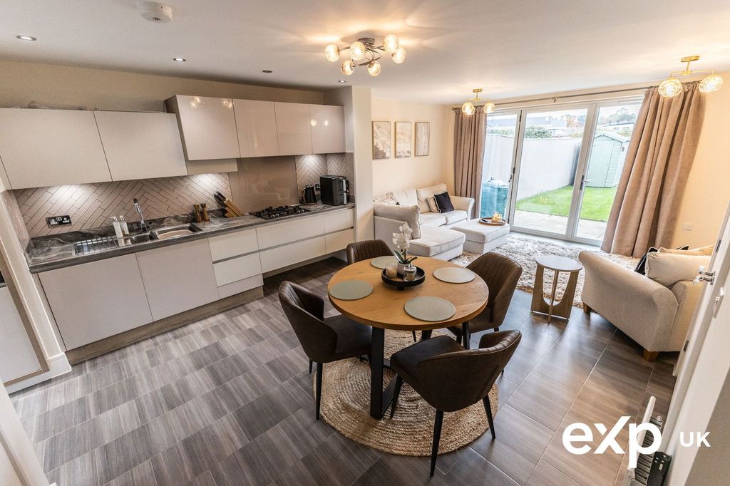 Property photo 3 of 27