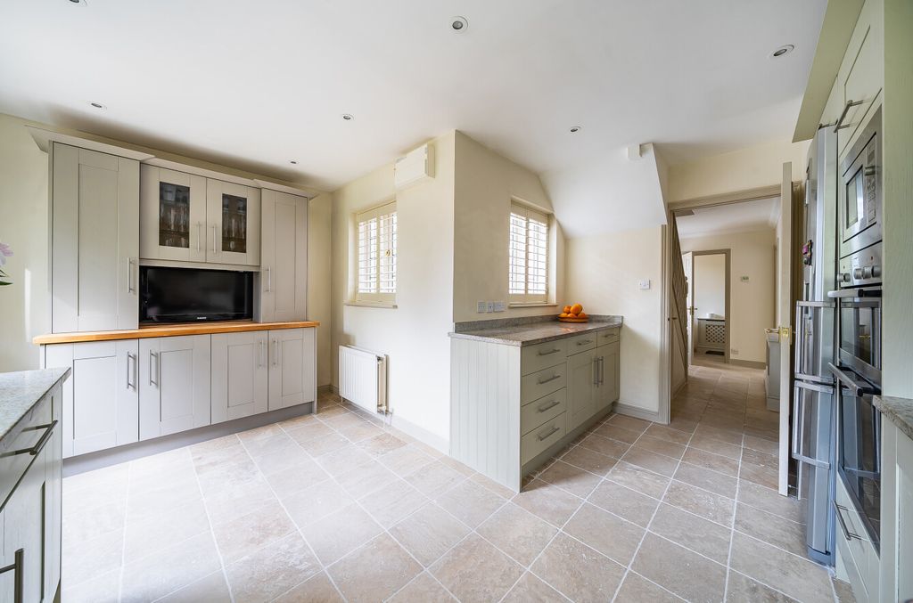 Property photo 2 of 21 Large Kitchen Space