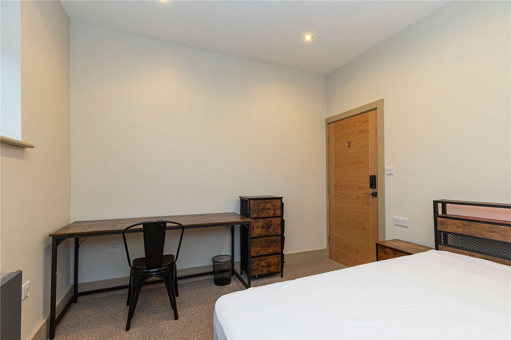 Property photo 2 of 13 Room 1