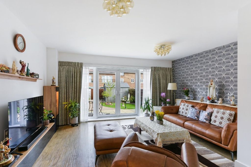 Property photo 2 of 13 Aylsham Road