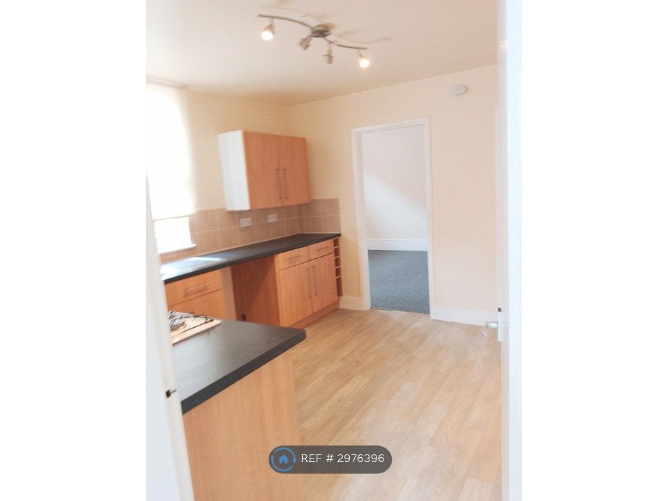 Property photo 3 of 9 Kitchen