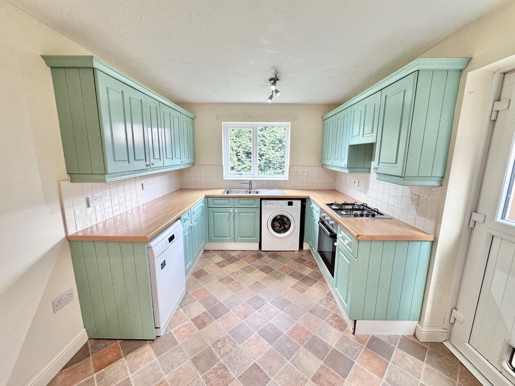 Property photo 3 of 18 Kitchen