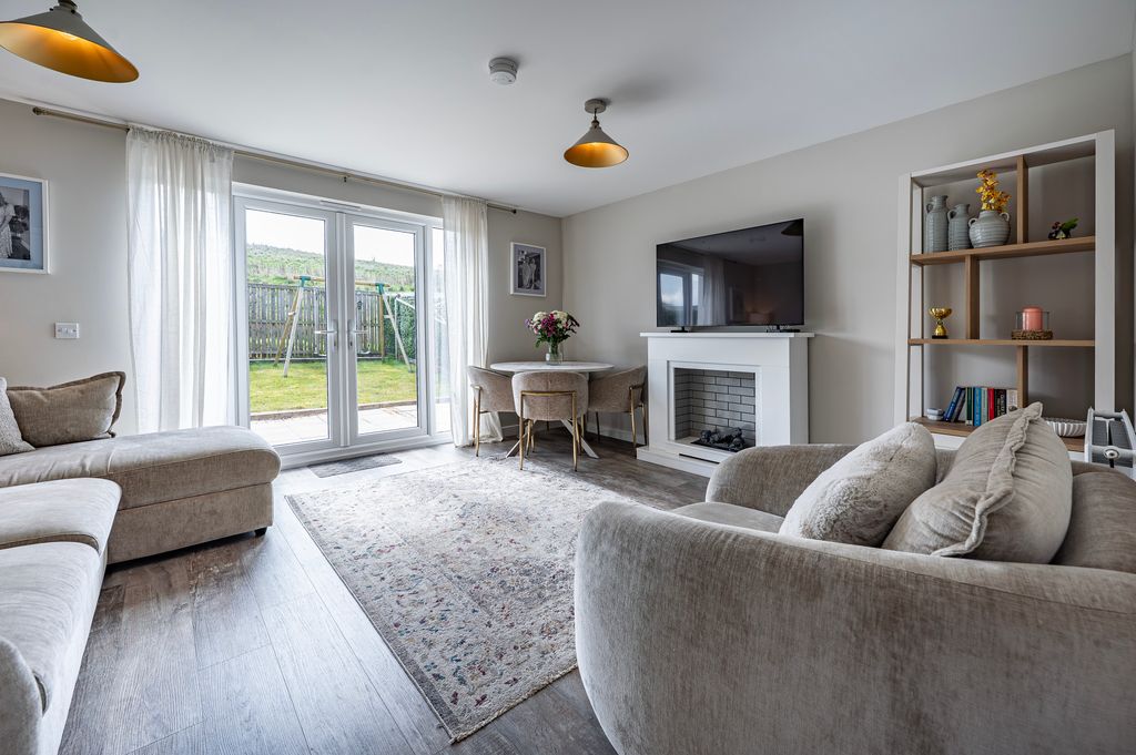 Property photo 3 of 38