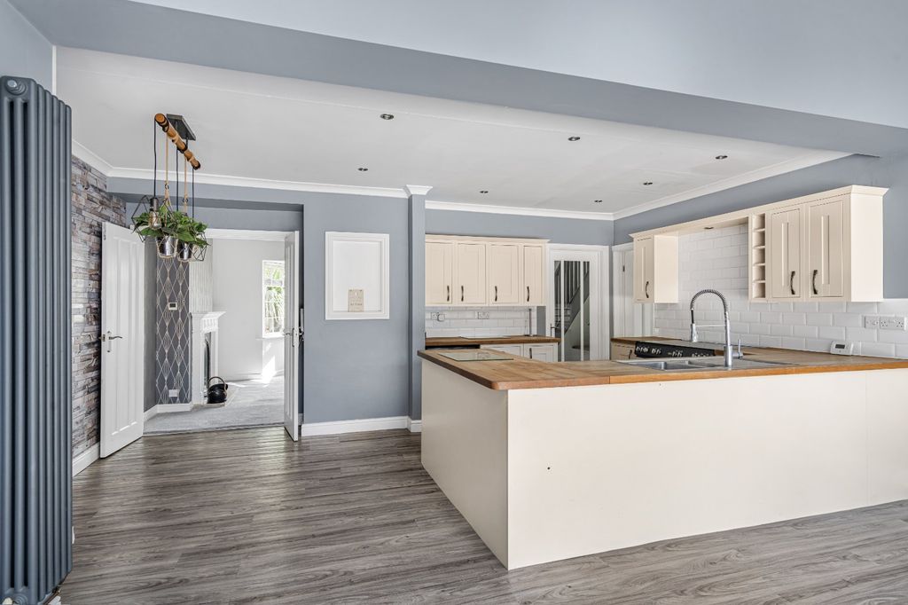 Property photo 3 of 30 Dining Kitchen