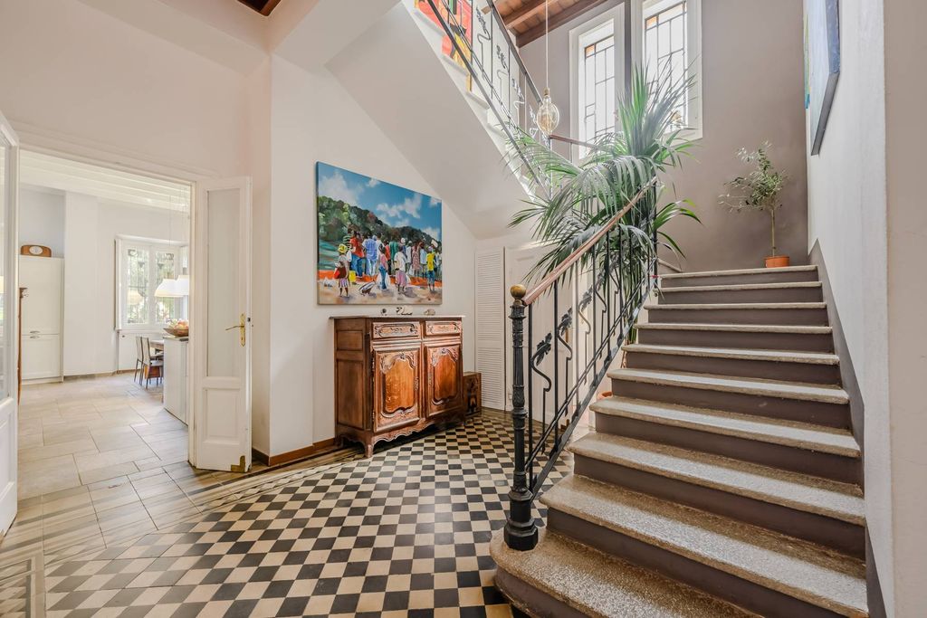 Property photo 1 of 25