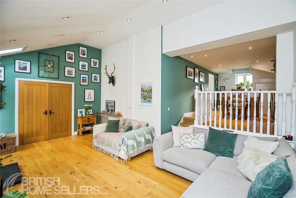 Property photo 3 of 19 Picture No. 16