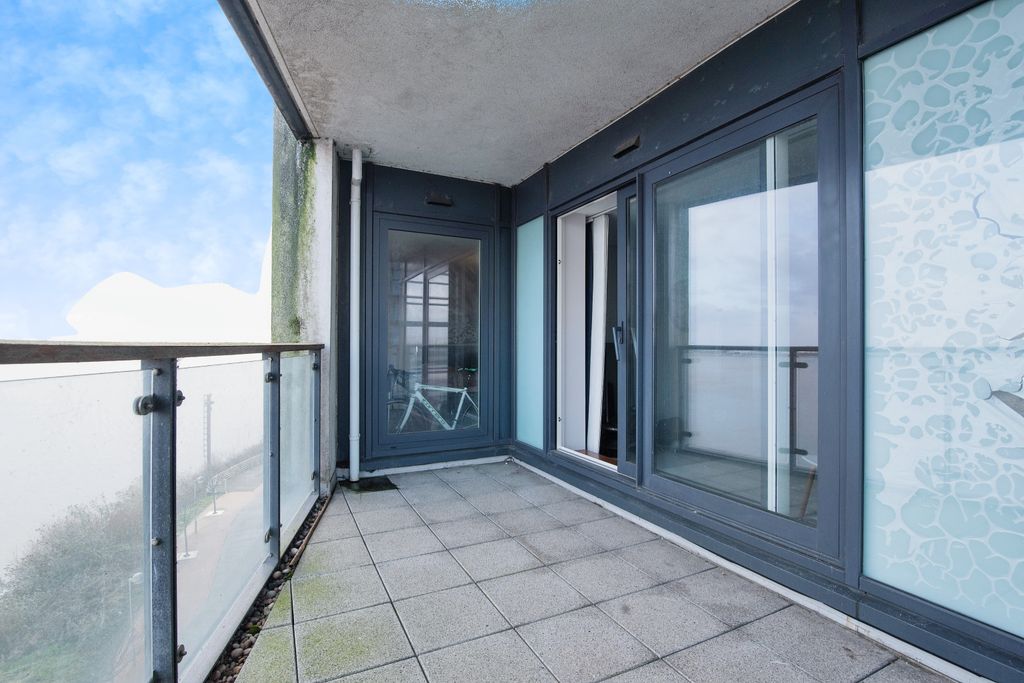 Property photo 1 of 19 Balcony