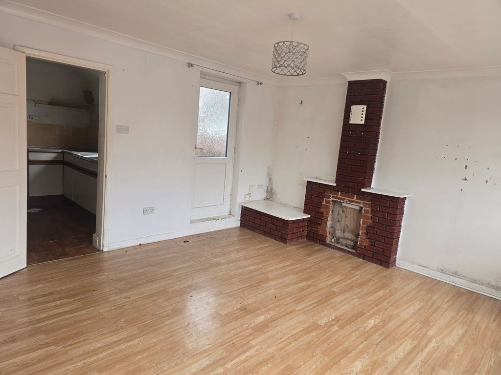 Additional image 5 of 2 bed flat for saleDoncaster Road, Scunthorpe DN15