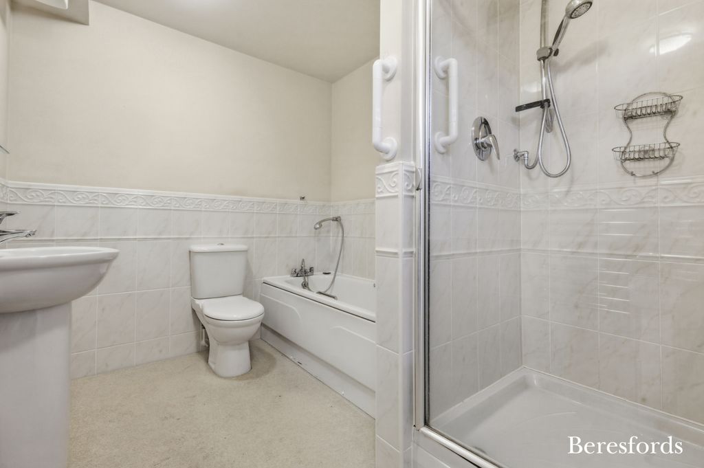 Property photo 2 of 16 Picture No. 18