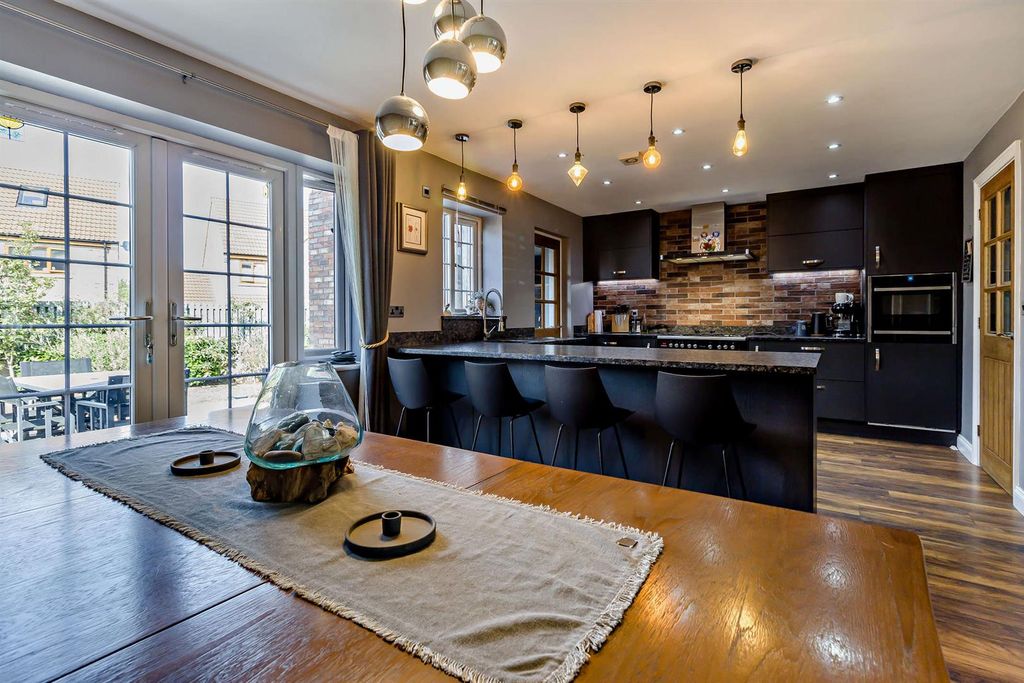 Property photo 2 of 28 Kitchen