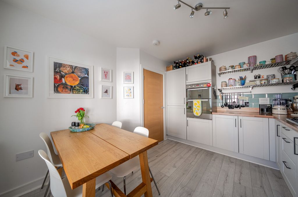 Property photo 2 of 20 1447924-19-69E894...