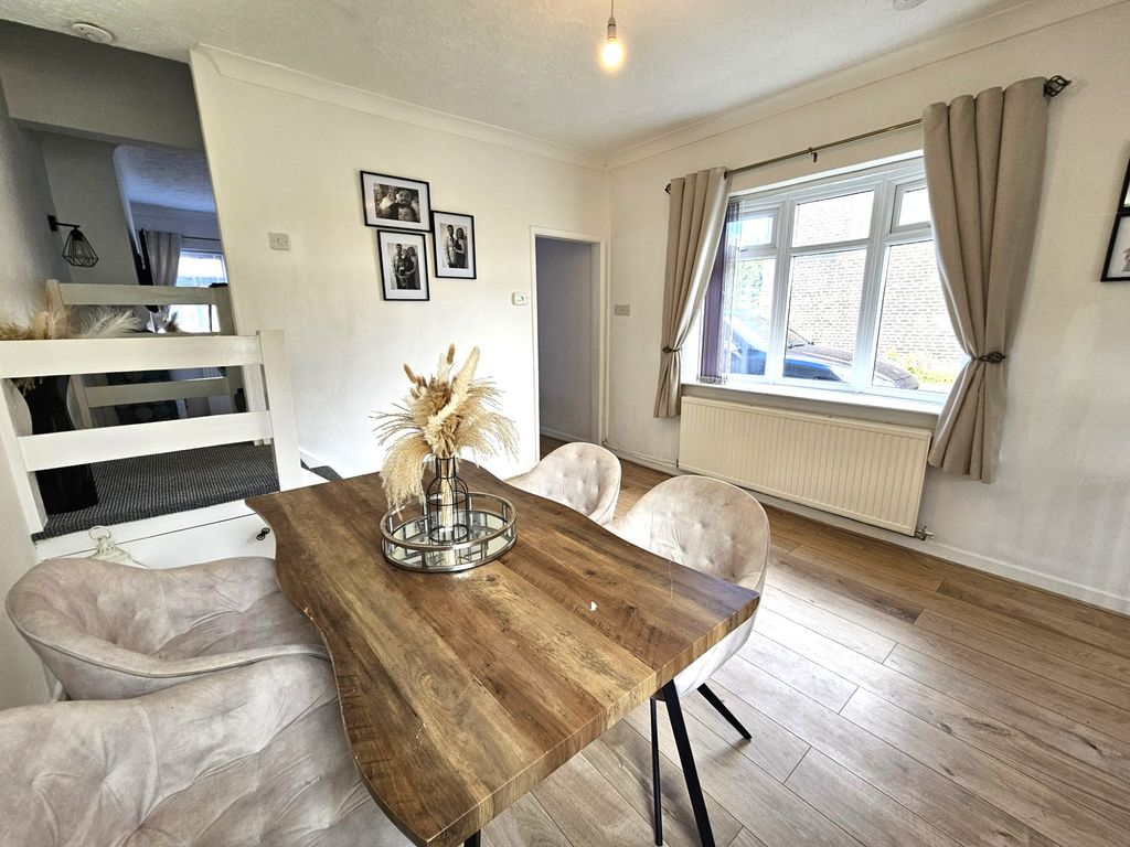 Property photo 3 of 14 Dining Room
