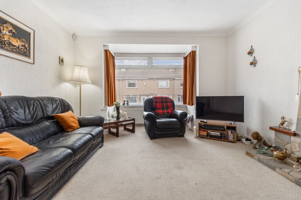 Property photo 3 of 32