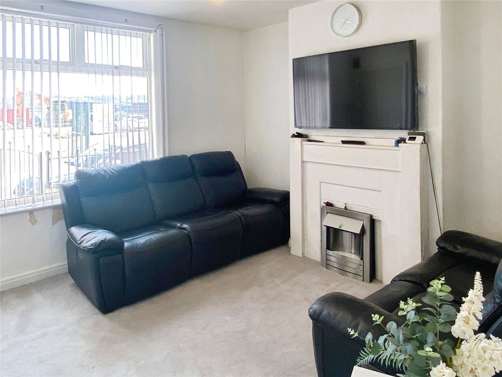 Property photo 3 of 8 Picture No. 02