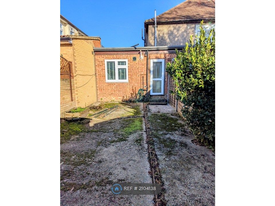 Property photo 2 of 7 Back Garden With Bedroom At Back