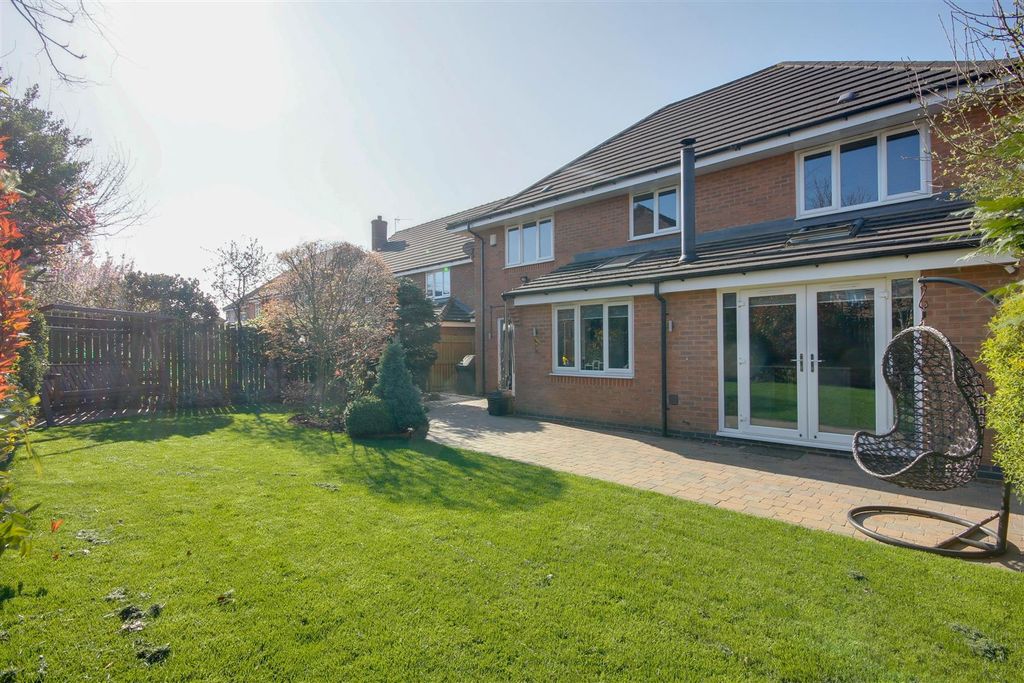 Property photo 3 of 28 Rear View