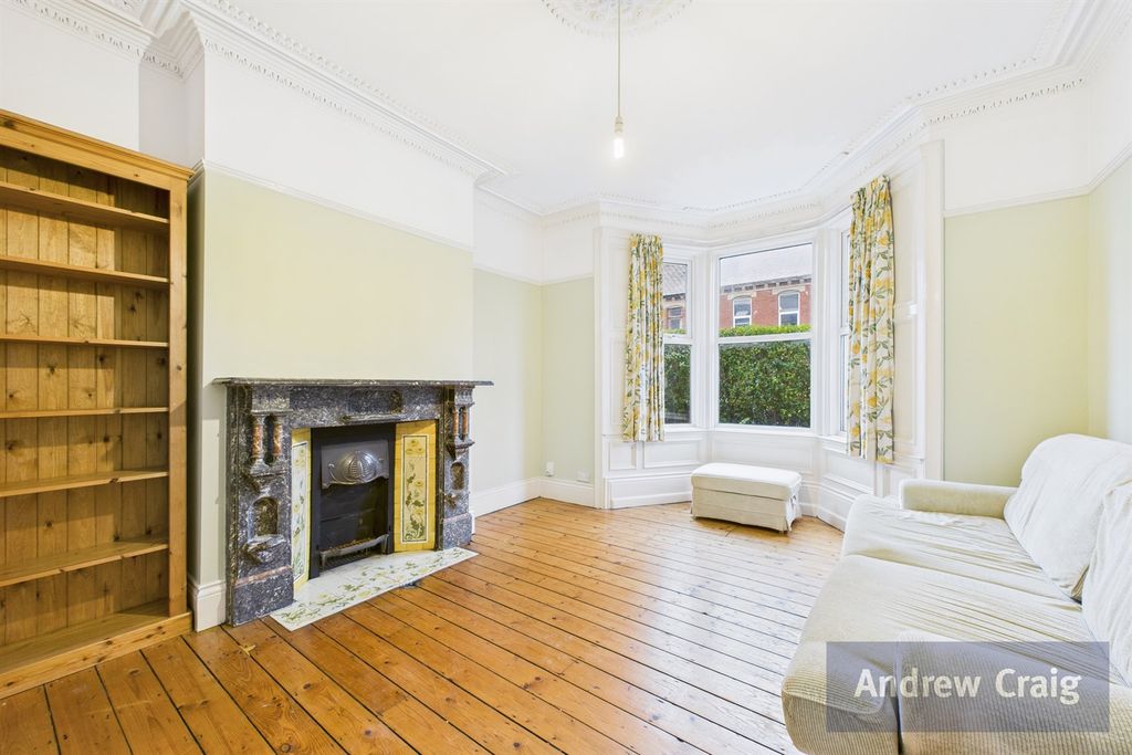 Property photo 2 of 19 Lounge