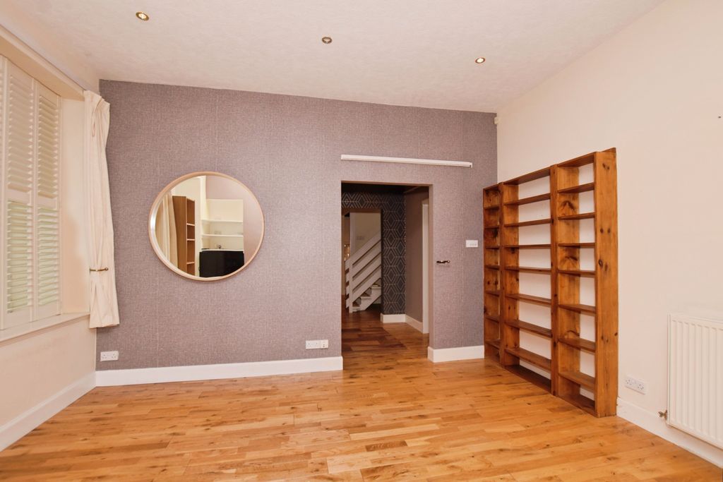 Additional image 4 of 3 bed maisonette for saleHigh Street, Perth PH1