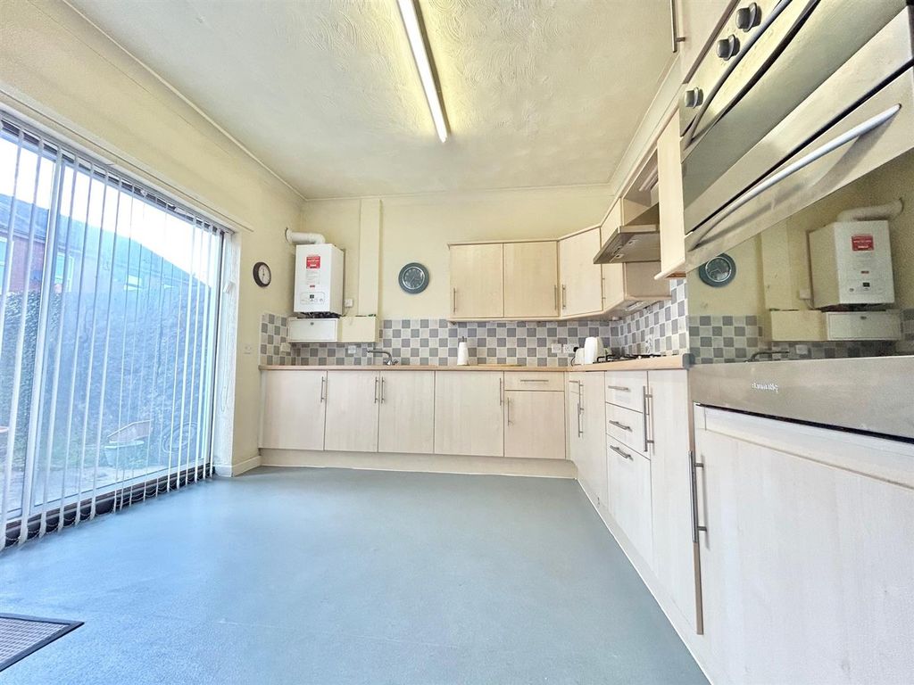 Property photo 3 of 9 Kitchen.Jpg