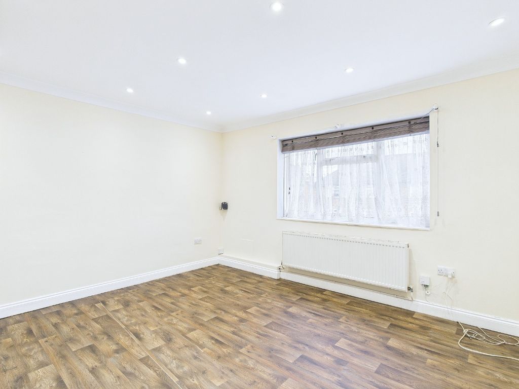 Property photo 3 of 7 4356673