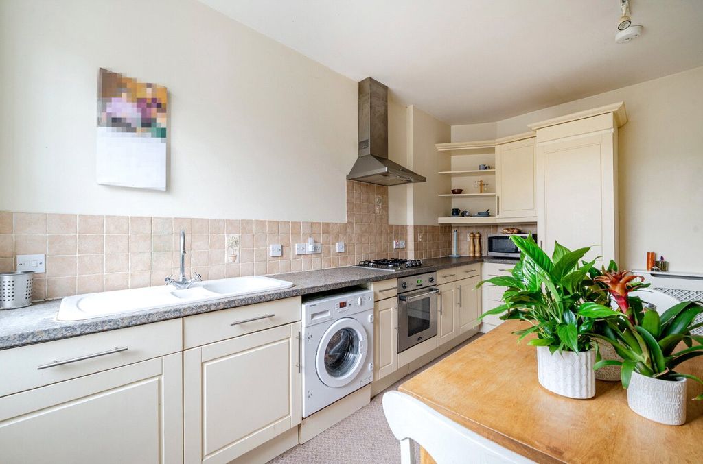 Property photo 3 of 27 1380985-17-691311...