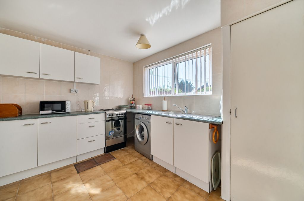 Property photo 3 of 17 1440304-6-69d6230...