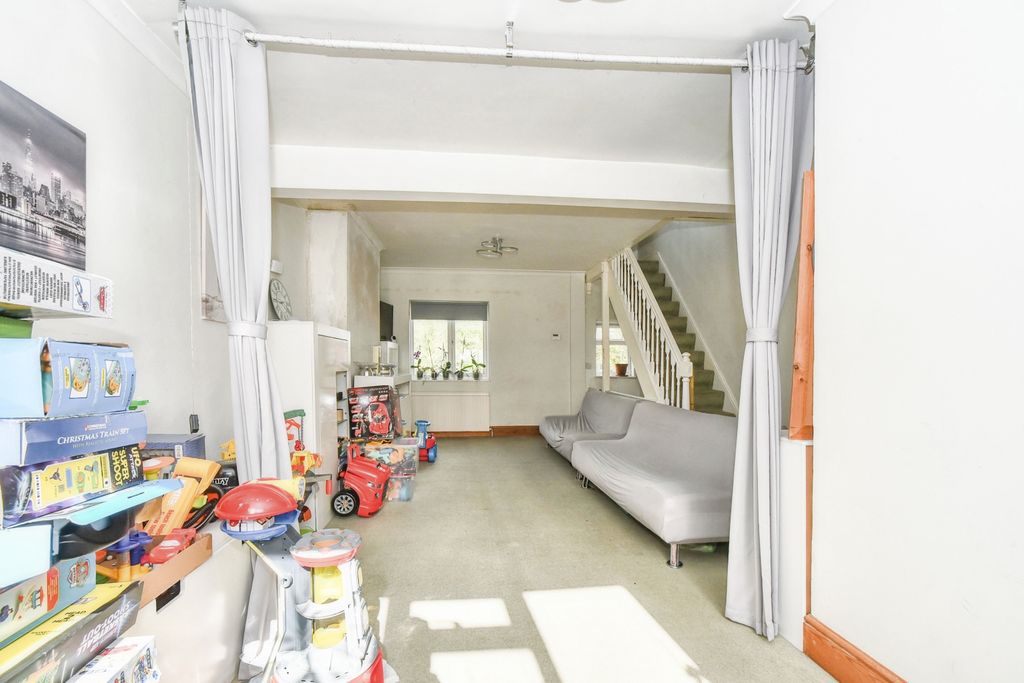 Property photo 3 of 20