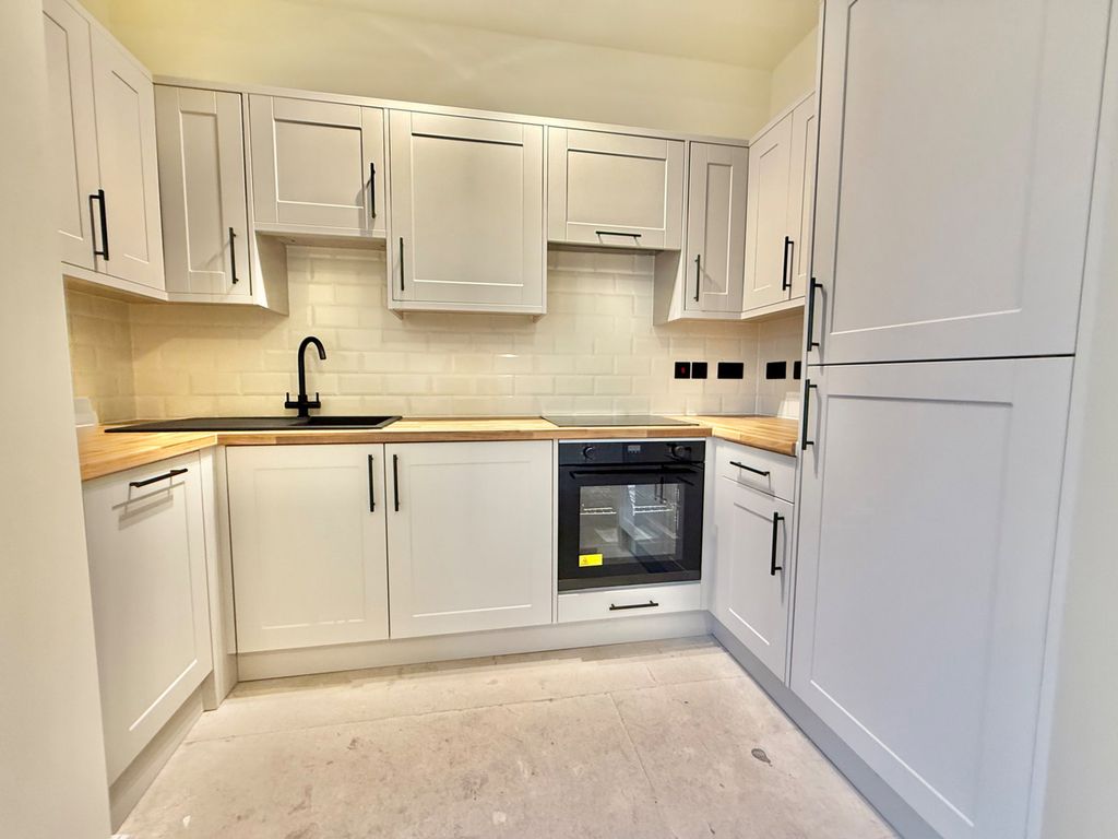 Additional image 4 of 2 bed flat for saleVicar Street, Sedgley, Dudley DY3