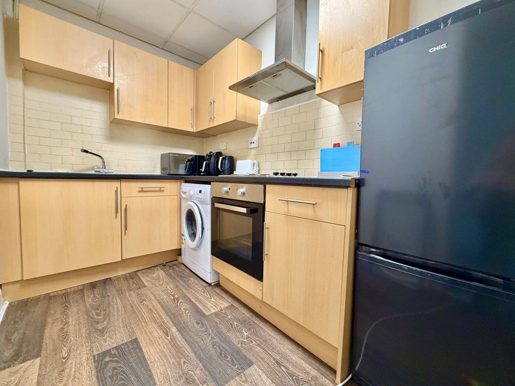 Property photo 2 of 5 Kitchen