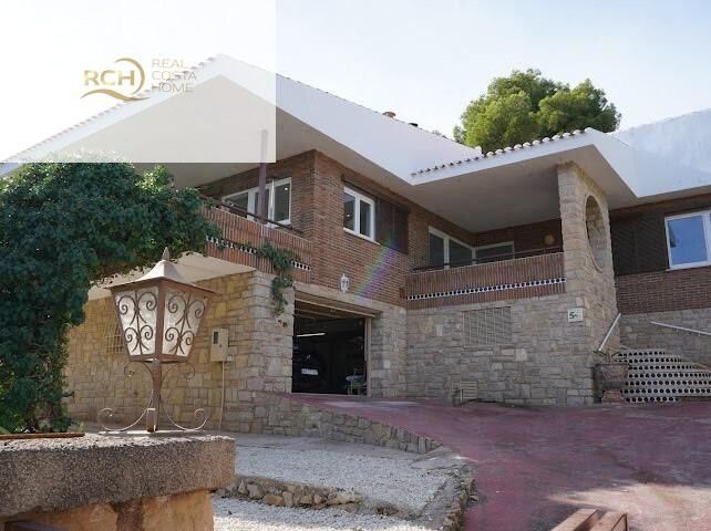 Property photo 1 of 50